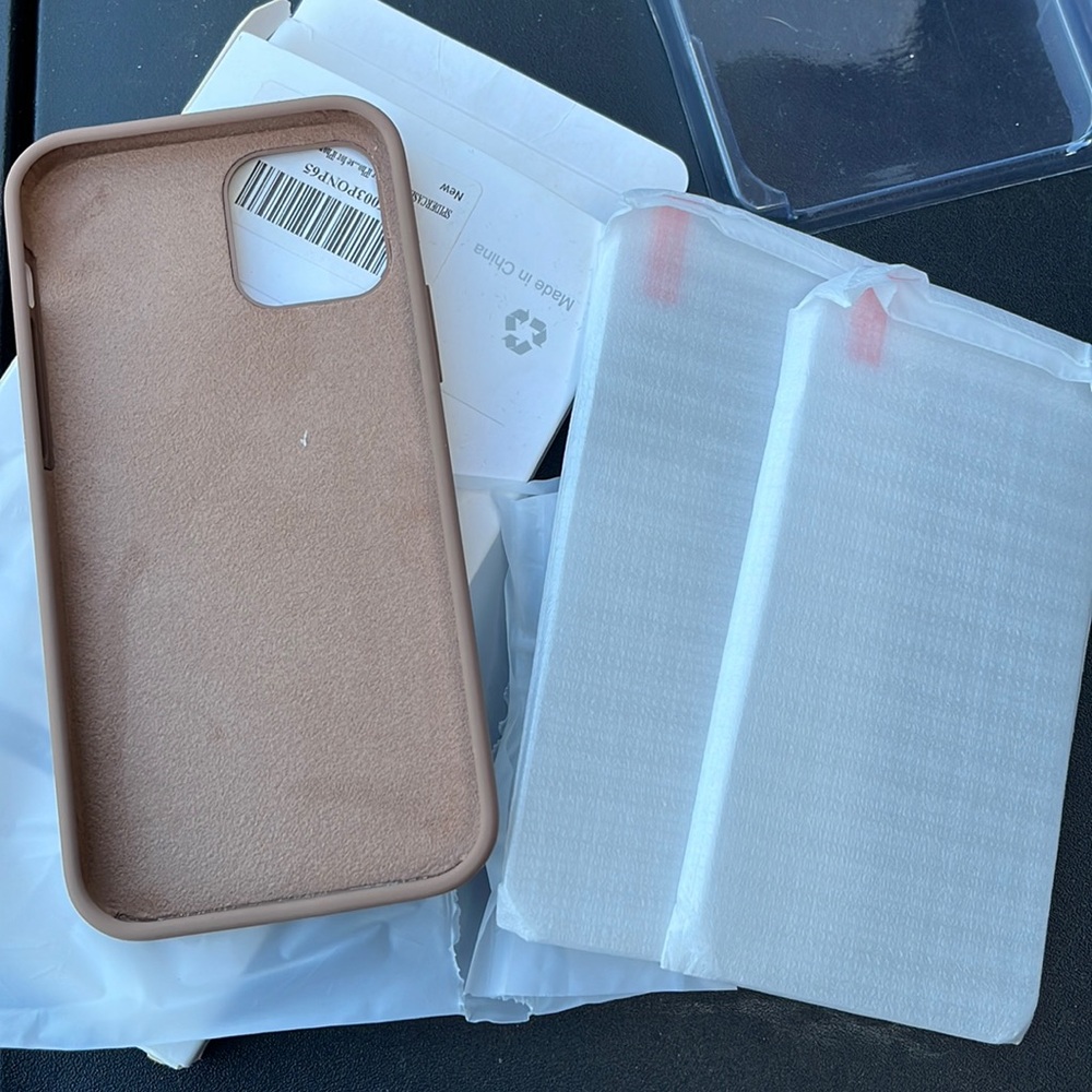 iPhone 12 hard plastic case with 2 screen protector